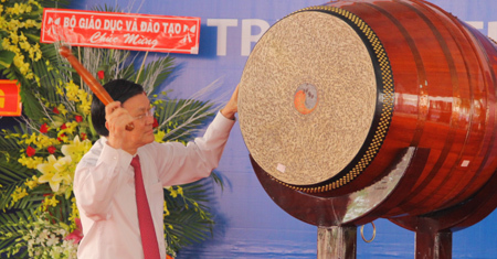 TRỐNG KHAI TRƯỜNG MẪU MỚI 2015