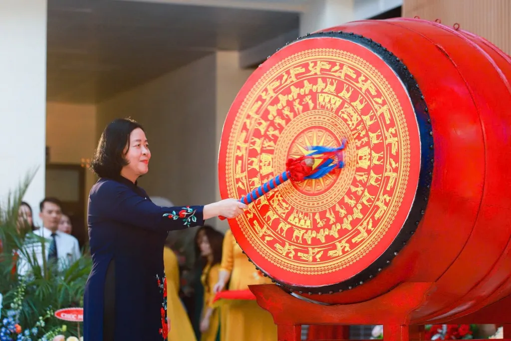 ĐÁNH TRỐNG TRƯỜNG KHAI GIẢNG
